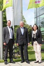 Markus Ferber besucht den aiti-Park (v.l.n.r. Stefan Schimpfle, Markus Ferber, Andres Henkel - Foto: aiti-Park)